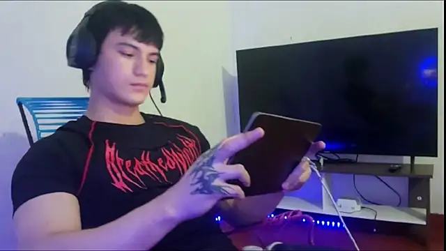 Snapshot of ErickWalton chatting on 21, 11, 2025 ErickWalton online show from 21, 11, 2025