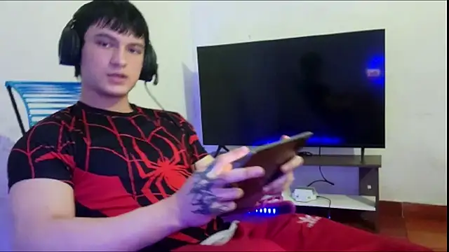 Snapshot of ErickWalton chatting on 22, 11, 2025 ErickWalton online show from 22, 11, 2025