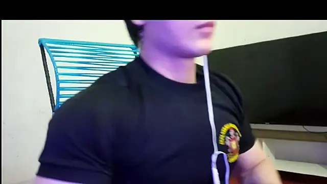 Snapshot of ErickWalton chatting on 5, 12, 2025 ErickWalton online show from 5, 12, 2025