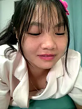 Emlyly-18 online show from 10, 10, 2025