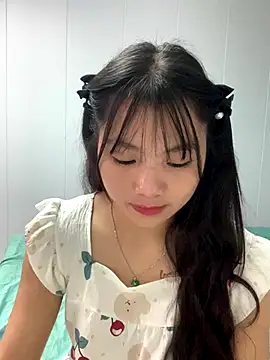 Emlyly-18 online show from 12, 10, 2025