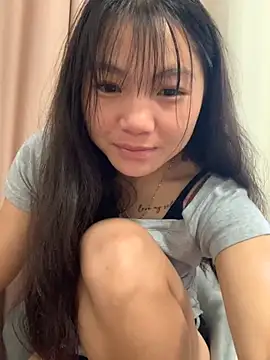 Emlyly-18 online show from 13, 10, 2025