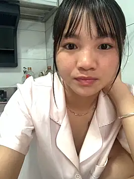 Emlyly-18 online show from 15, 10, 2025