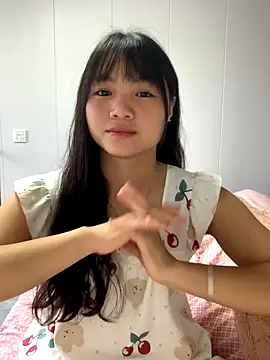 Emlyly-18 online show from 23, 10, 2025