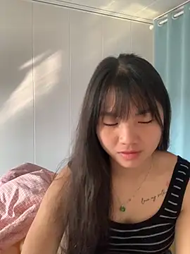 Emlyly-18 online show from 2, 11, 2025