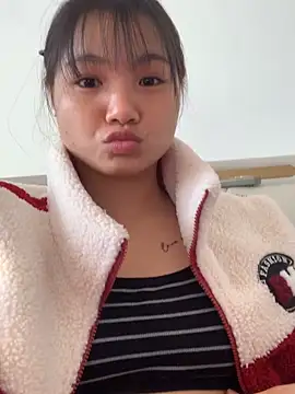 Emlyly-18 online show from 5, 12, 2025