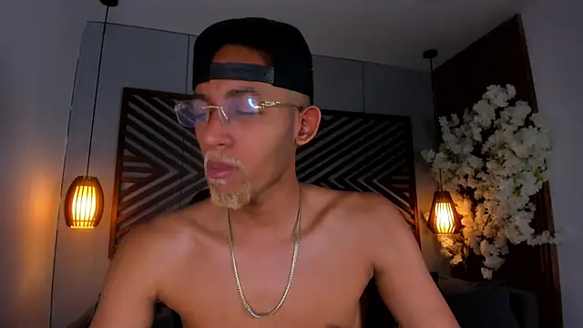 Snapshot of B_Wild chatting on 22, 10, 2025 B Wild online show from 22, 10, 2025