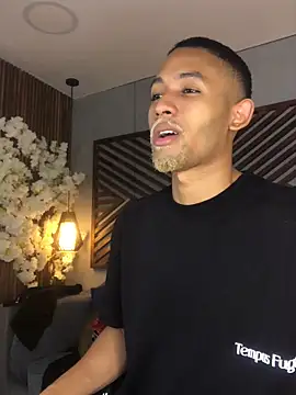 Snapshot of B_Wild chatting on 26, 10, 2025 B Wild online show from 26, 10, 2025