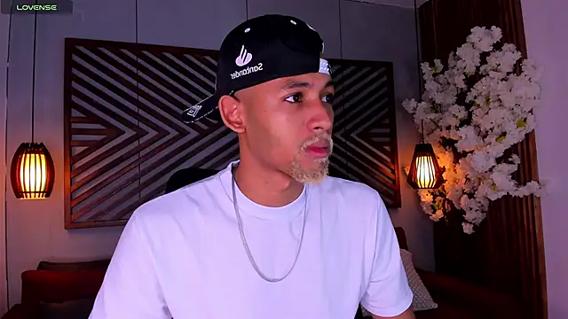 Snapshot of B_Wild chatting on 13, 11, 2025 B Wild online show from 13, 11, 2025