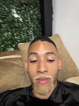 Snapshot of B_Wild chatting on 30, 11, 2025 B Wild online show from 30, 11, 2025