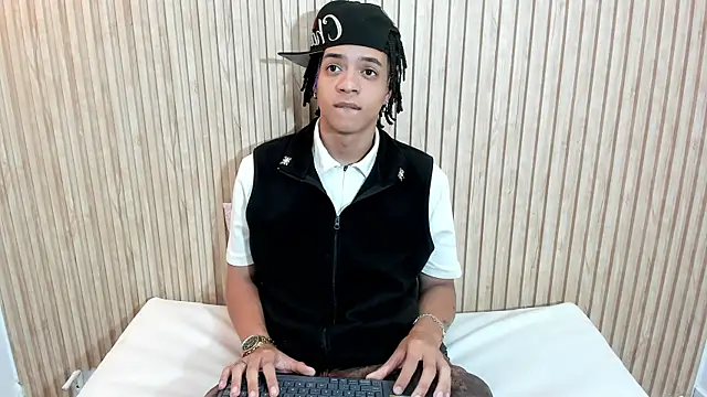 Snapshot of MARSHALL_SPENCER chatting on 4, 10, 2025 MARSHALL SPENCER online show from 4, 10, 2025