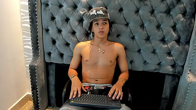 Snapshot of MARSHALL_SPENCER chatting on 17, 10, 2025 MARSHALL SPENCER online show from 17, 10, 2025