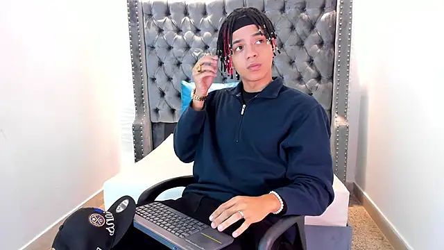 Snapshot of MARSHALL_SPENCER chatting on 17, 11, 2025 MARSHALL SPENCER online show from 17, 11, 2025