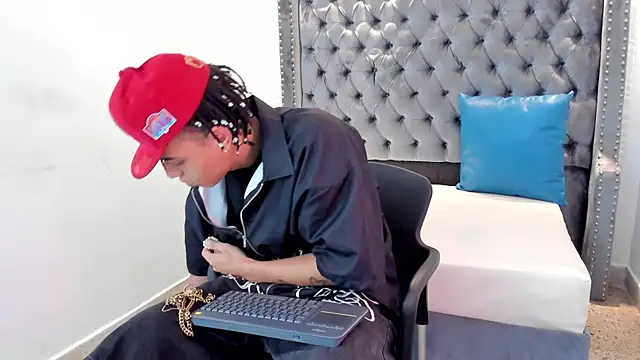 Snapshot of MARSHALL_SPENCER chatting on 18, 11, 2025 MARSHALL SPENCER online show from 18, 11, 2025