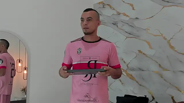 Snapshot of johan_miller0 chatting on 14, 9, 2025 johan miller0 online show from 14, 9, 2025