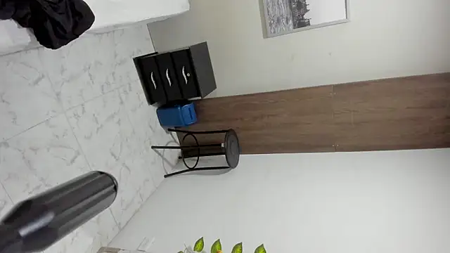 Snapshot of johan_miller0 chatting on 8, 10, 2025 johan miller0 online show from 8, 10, 2025