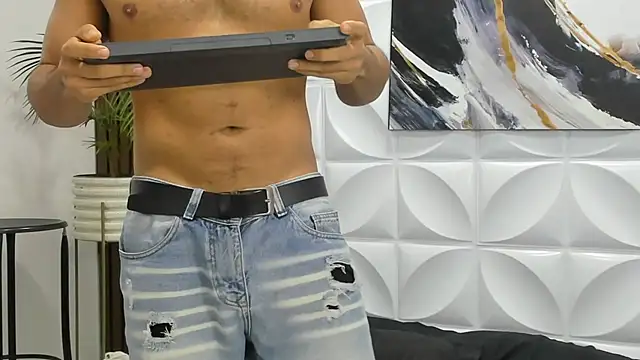 Snapshot of johan_miller0 chatting on 8, 10, 2025 johan miller0 online show from 8, 10, 2025