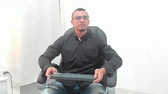 Snapshot of johan_miller0 chatting on 8, 11, 2025 johan miller0 online show from 8, 11, 2025