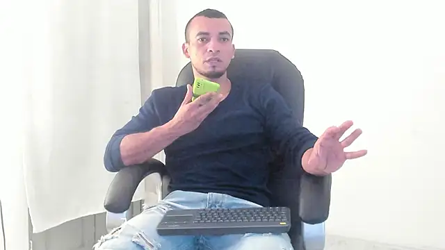 Snapshot of johan_miller0 chatting on 11, 11, 2025 johan miller0 online show from 11, 11, 2025