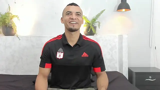 Snapshot of johan_miller0 chatting on 14, 11, 2025 johan miller0 online show from 14, 11, 2025