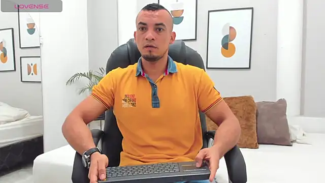 Snapshot of johan_miller0 chatting on 28, 11, 2025 johan miller0 online show from 28, 11, 2025