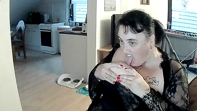 Snapshot of Minou1610 chatting on 11, 10, 2025 Minou1610 online show from 11, 10, 2025