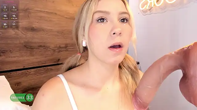 Snapshot of alyamonroe chatting on 23, 10, 2025 alyamonroe online show from 23, 10, 2025