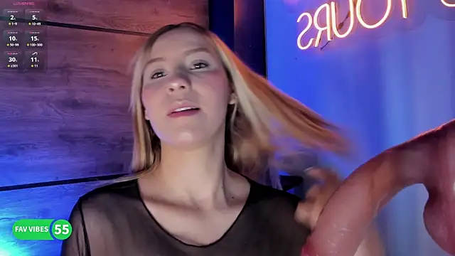 Snapshot of alyamonroe chatting on 21, 11, 2025 alyamonroe online show from 21, 11, 2025