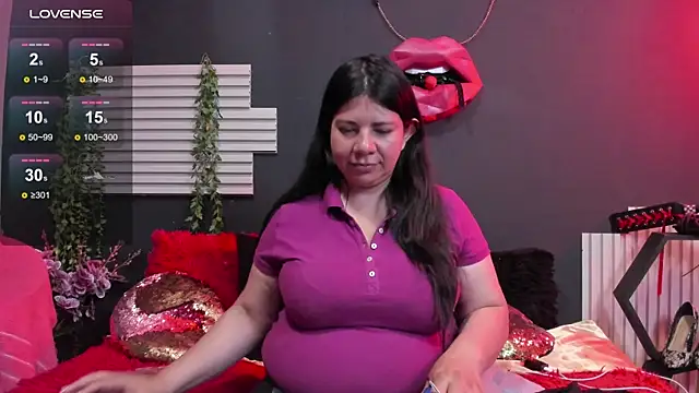 Snapshot of kinky_momm chatting on 18, 6, 2026 kinky momm online show from 18, 6, 2026