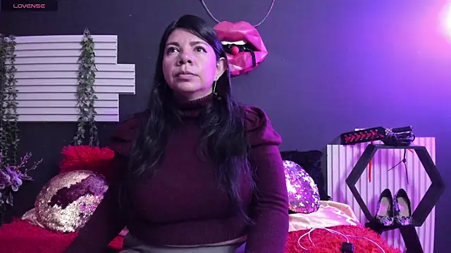 Snapshot of kinky_momm chatting on 23, 6, 2026 kinky momm online show from 23, 6, 2026
