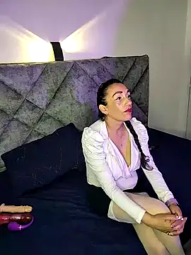 Shantey Laurent online show from 24, 10, 2025