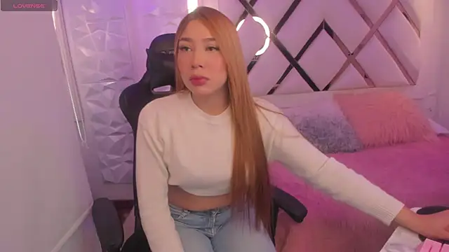 Issa Moon  online show from 1, 10, 2025