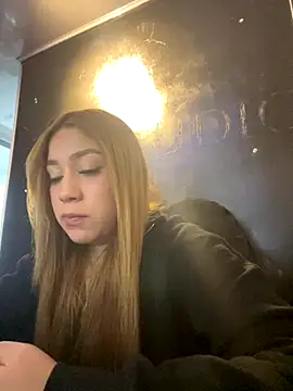 Issa Moon  online show from 24, 11, 2025