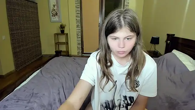 Snapshot of Lilly_Jess chatting on 22, 9, 2025 Lilly Jess online show from 22, 9, 2025