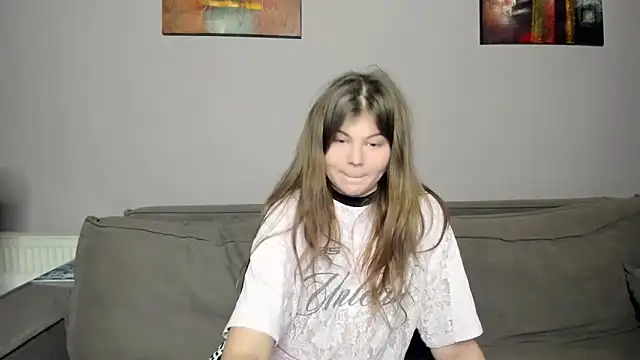 Snapshot of Lilly_Jess chatting on 10, 11, 2025 Lilly Jess online show from 10, 11, 2025