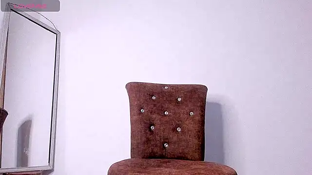 Snapshot of GiuliaCash chatting on 18, 10, 2025 GiuliaCash online show from 18, 10, 2025