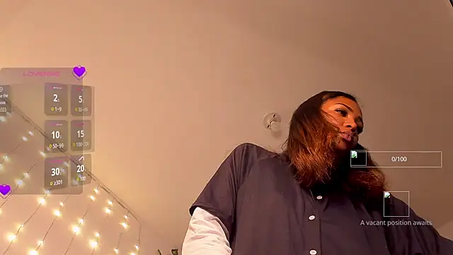 Snapshot of GiuliaCash chatting on 5, 12, 2025 GiuliaCash online show from 5, 12, 2025