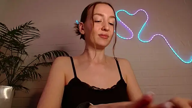 Snapshot of WhitePrincessLuna chatting on 19, 4, 2026 WhitePrincessLuna online show from 19, 4, 2026