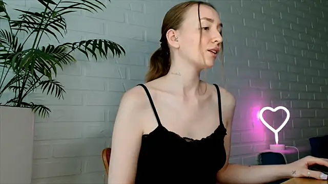 Snapshot of WhitePrincessLuna chatting on 2, 7, 2026 WhitePrincessLuna online show from 2, 7, 2026