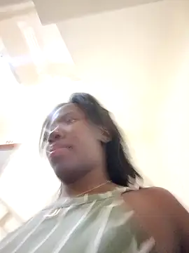 Snapshot of Rossie-Cameron chatting on 19, 11, 2025 Rossie-Cameron online show from 19, 11, 2025