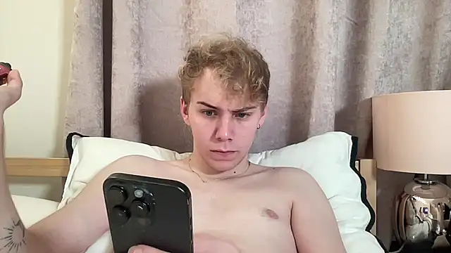 Snapshot of scottishtwink01 chatting on 19, 9, 2025 scottishtwink01 online show from 19, 9, 2025