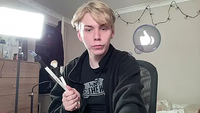 Snapshot of scottishtwink01 chatting on 22, 9, 2025 scottishtwink01 online show from 22, 9, 2025