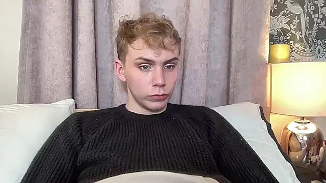 Snapshot of scottishtwink01 chatting on 19, 10, 2025 scottishtwink01 online show from 19, 10, 2025