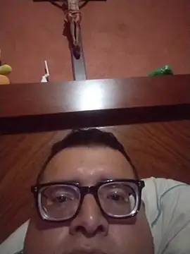 Santiagoqro85 online show from 2, 12, 2025