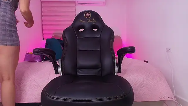 Snapshot of abbyrouss_ chatting on 22, 11, 2025 abbyrouss online show from 22, 11, 2025