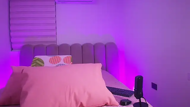 Snapshot of abbyrouss_ chatting on 28, 11, 2025 abbyrouss online show from 28, 11, 2025