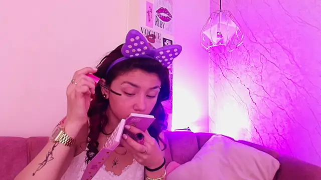 april bennett online show from 16, 10, 2025