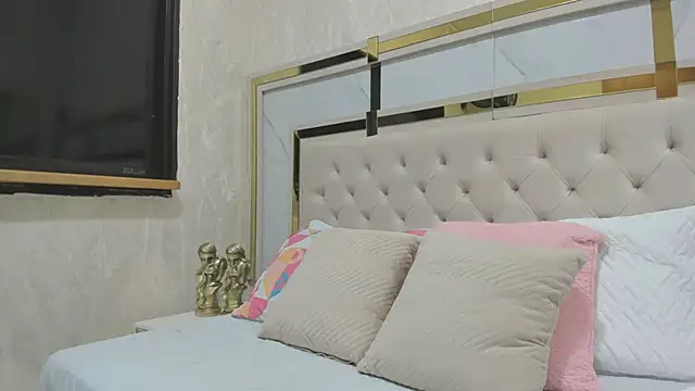 Snapshot of Cameron_Hearts chatting on 18, 9, 2025 Cameron Hearts online show from 18, 9, 2025