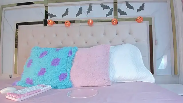 Snapshot of Cameron_Hearts chatting on 16, 10, 2025 Cameron Hearts online show from 16, 10, 2025