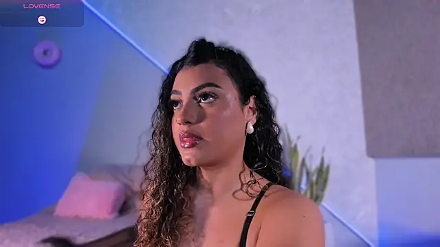 Salomeferreira  online show from 1, 12, 2025